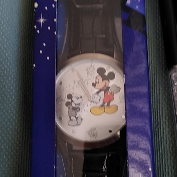 MICKEY THROUGH THE YEARS LADIES WATCH - Picture 2 of 5